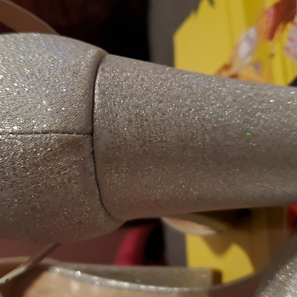 NIB Silver Strappy Heels - Picture 15 of 16
